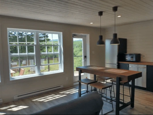 Appartement Vélo Café Endurance Aventure à Magog-Orford avec vue sur le Mont Orford